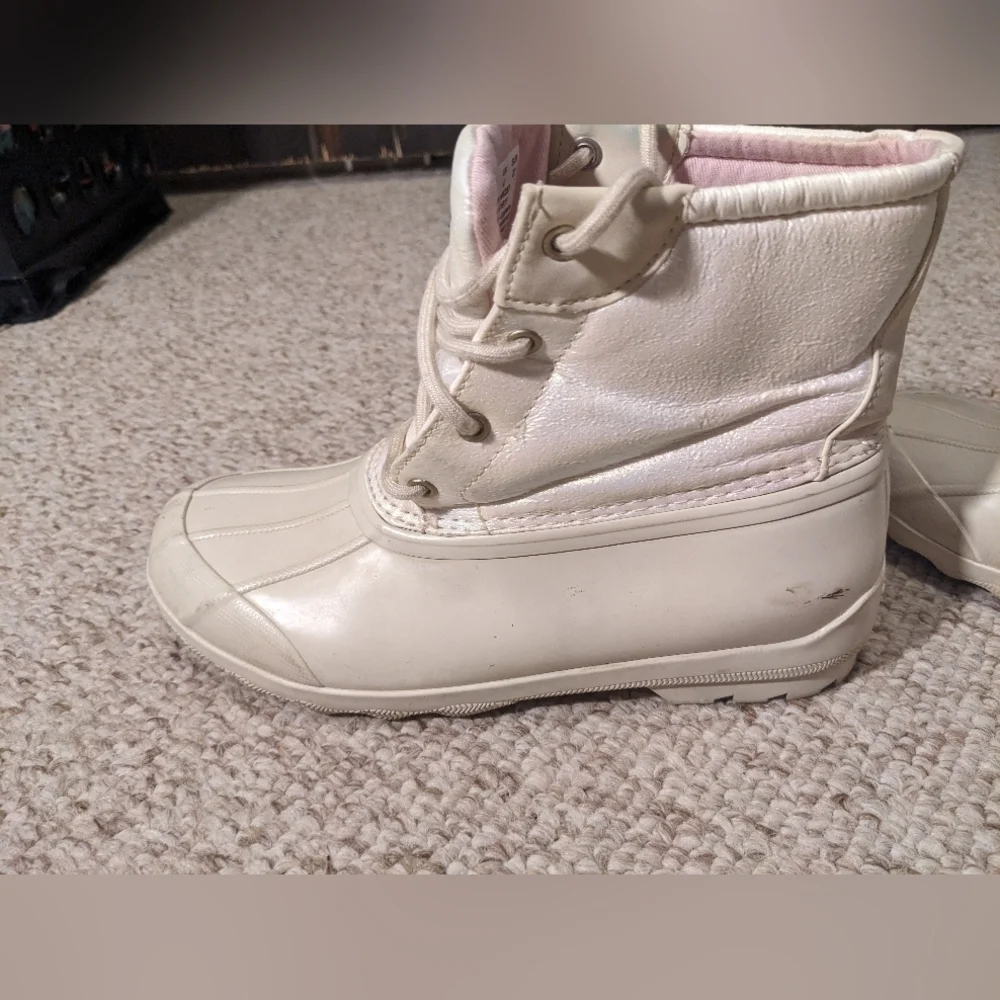 Sperry winter boots, iridescent w/ pink lining. Size 5